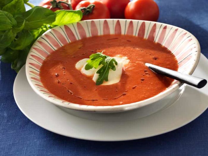 kall-tomatsoppa-med-chili-recept