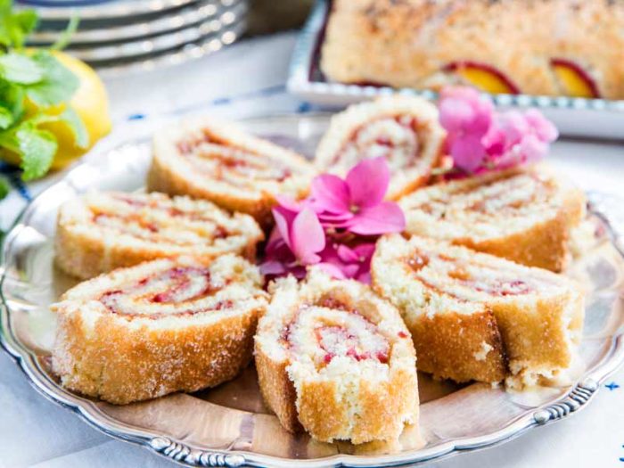 rulltarta-med-lemon-curd-och-hallonsylt-recept
