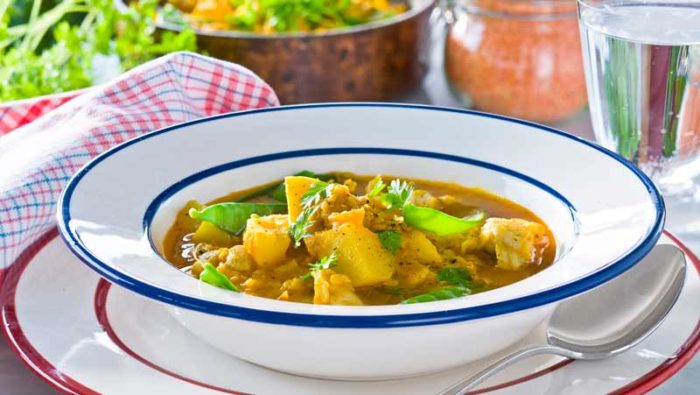 Enkel fiskgryta med potatis och curry recept