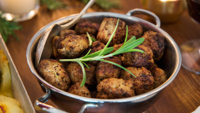 Hemlagade köttbullar pa blandfars recept