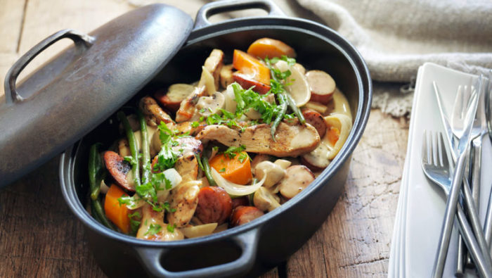 Kycklinggryta med korv och svamp - recept | Allers