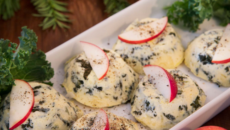 Små grönkålspajer med västerbottensost recept