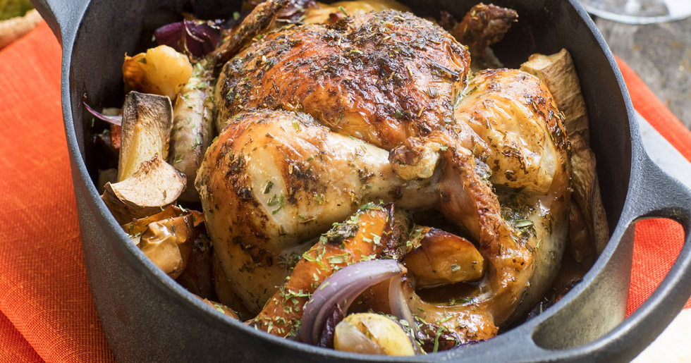 helstekt-kyckling-med-graddsas-och-pressgurka-recept