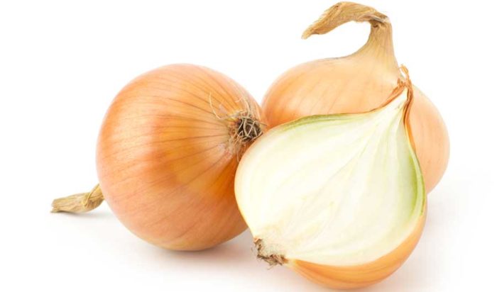 Ett riktigt bra husmorstips mot klåda är att gnida en delad lök på det kliande utslaget.