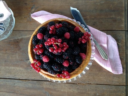 Lakritscheesecake med björnbär. Lakritscheesecake med björnbär.