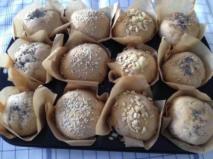 Kalljästa bullar på väg in i ugnen! Kalljästa bullar på väg in i ugnen!