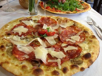 I Ovada finns enligt mig den bästa pizzan! endast 20 minuters bilfärd från slottet. I Ovada finns enligt mig den bästa pizzan! endast 20 minuters bilfärd från slottet.