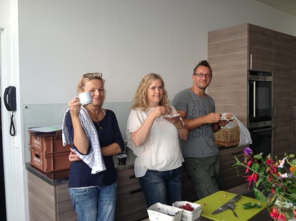 Irene vår bästaste konditor och Ingela och Radek från Allers layout. Hej, hej! Irene vår bästaste konditor och Ingela och Radek från Allers layout. Hej, hej!
