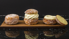 Munkla! munk & semla. Av Roy Fares