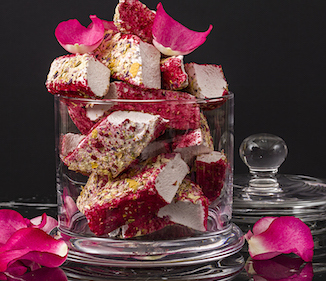Blommor & blad! Rosiga smultronmarshmallows med hallon av Cecilia Andersson.