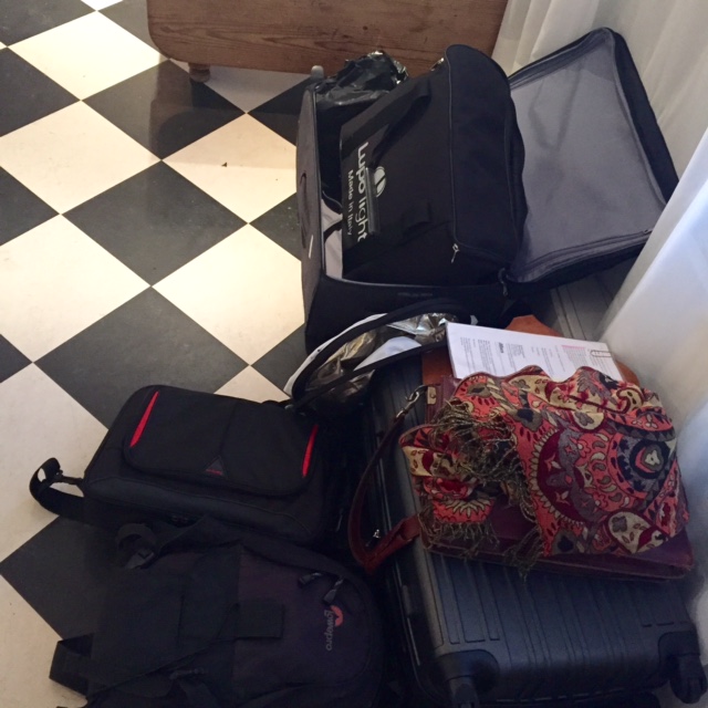 Mycket packning! T.ex fotoutrustningen.