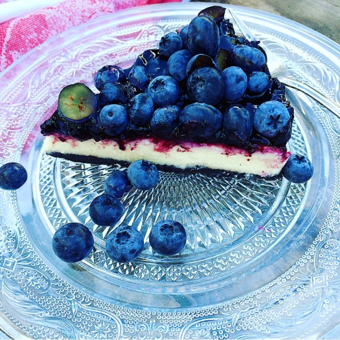 I år var det verkligen blåbärets år! Passa på att göra denna smarriga cheesecaken.