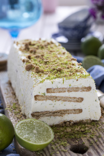 fryst key lime tårta på endast 4 ingredienser. Enkelt och snabblagat recept!